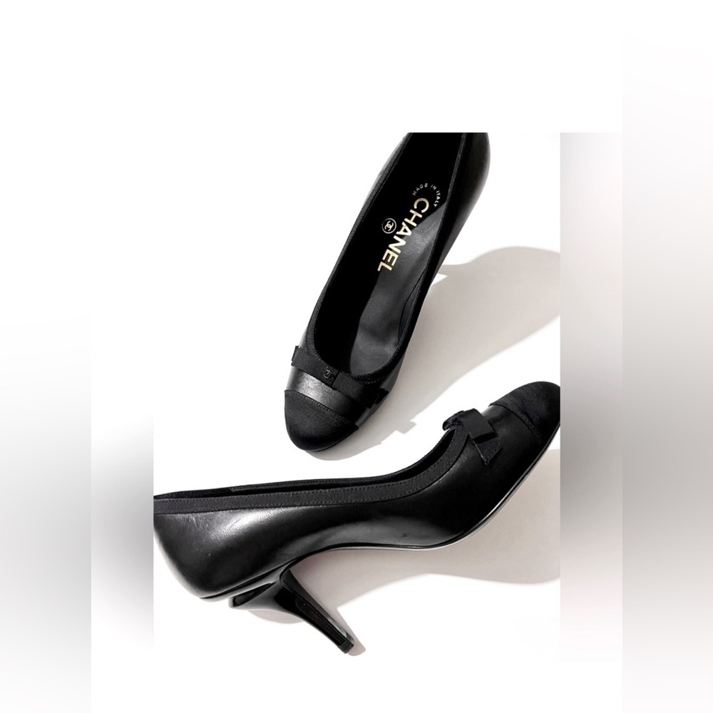 Chanel black pump